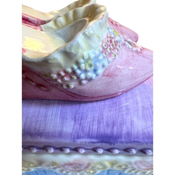 Vintage Ceramic Trinket Box | 3D High Heel Lid | Pastel Vanity, Shoes Theme - Picture 6 of 15